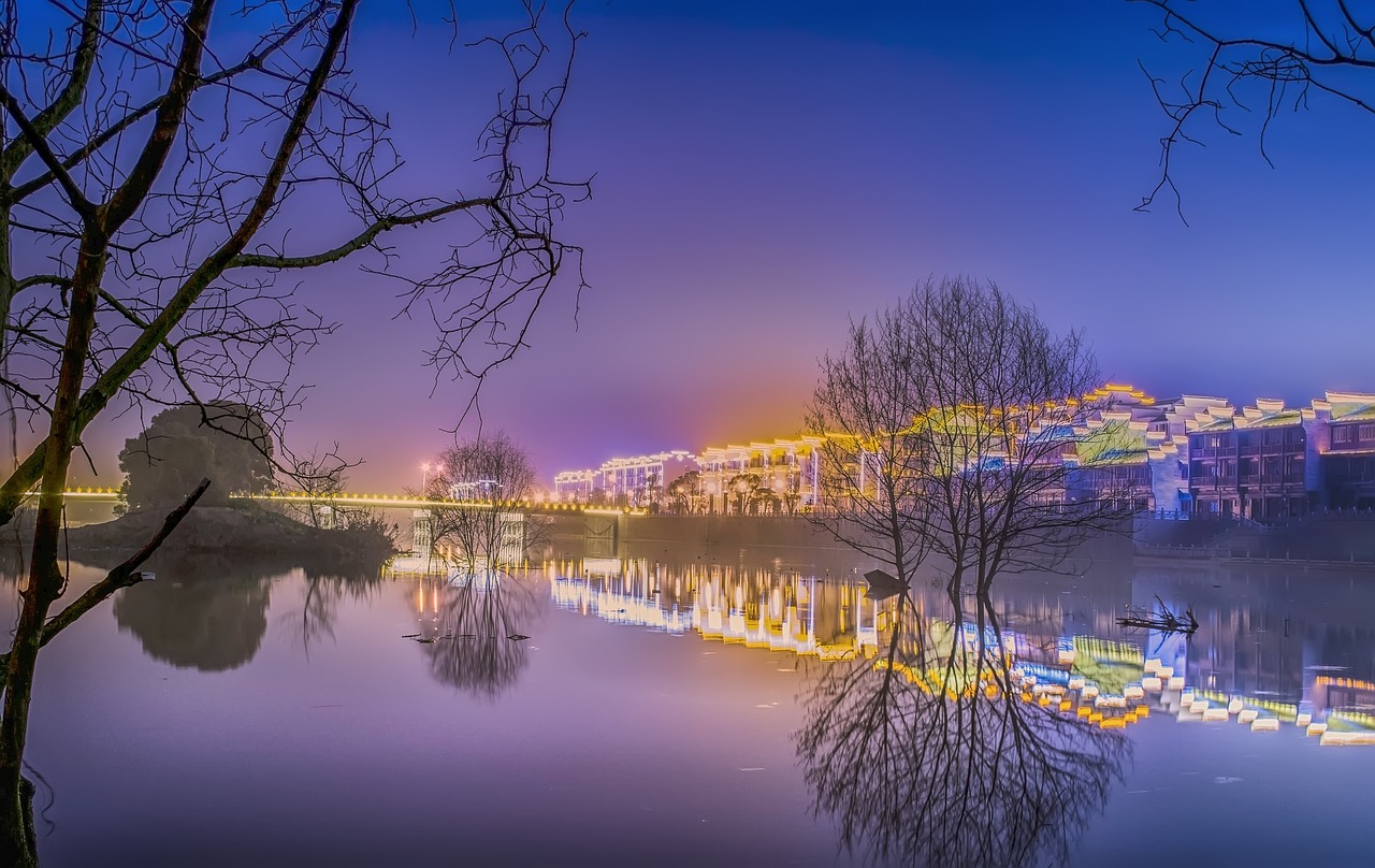 北京奥林匹克公园夜景图，梦幻之城的光辉篇章